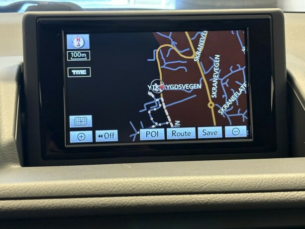 lexus-ct200h-bensin-2012-big-16