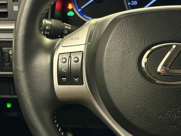 lexus-ct200h-bensin-2012-big-13