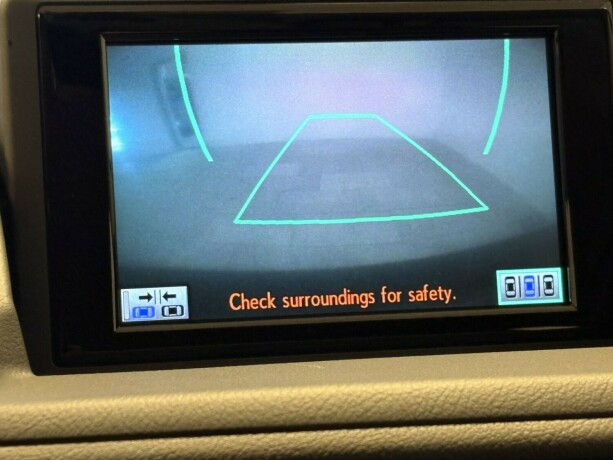 lexus-ct200h-bensin-2012-big-25