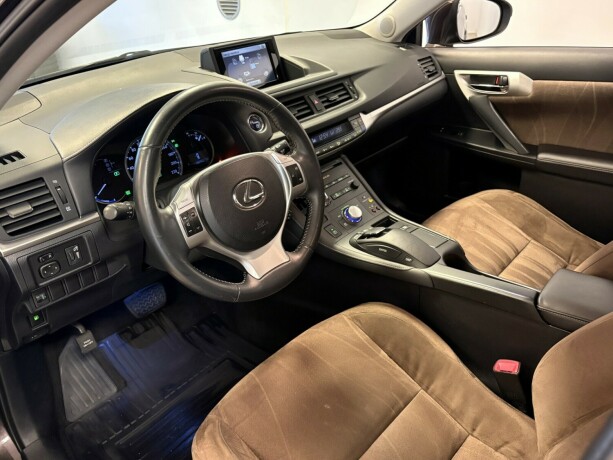 lexus-ct200h-bensin-2012-big-9