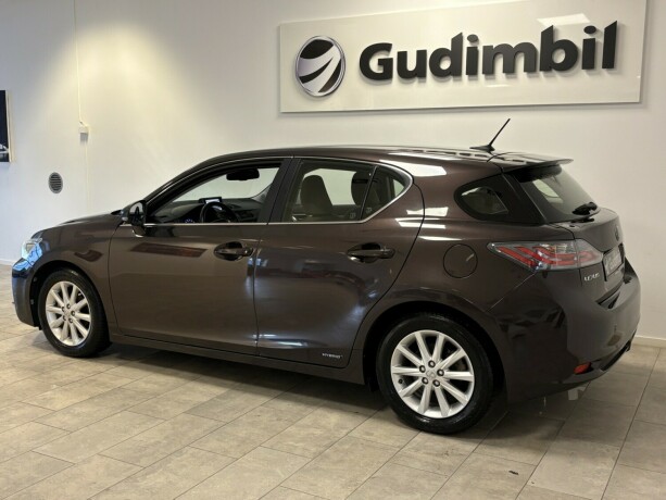 lexus-ct200h-bensin-2012-big-4