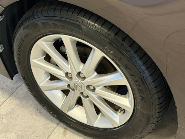 lexus-ct200h-bensin-2012-big-5