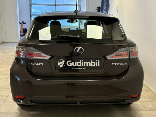 lexus-ct200h-bensin-2012-big-6