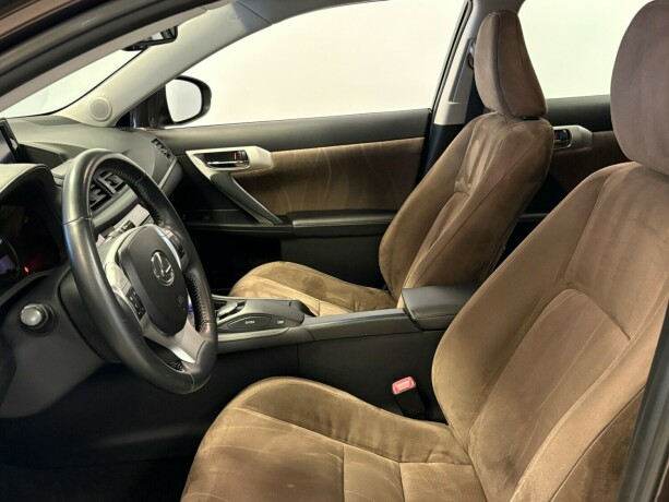 lexus-ct200h-bensin-2012-big-8