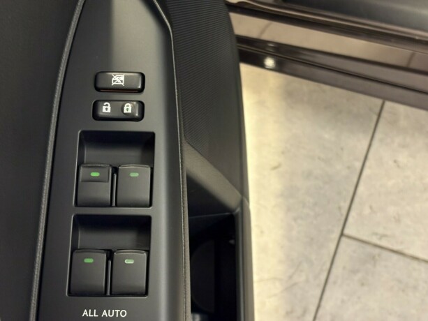 lexus-ct200h-bensin-2012-big-10