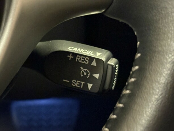 lexus-ct200h-bensin-2012-big-15