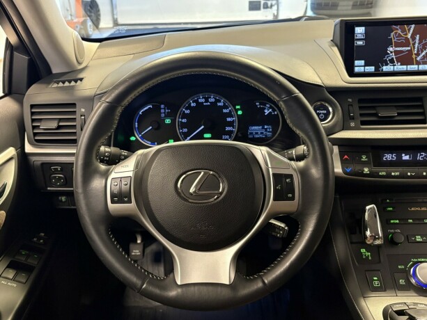 lexus-ct200h-bensin-2012-big-12