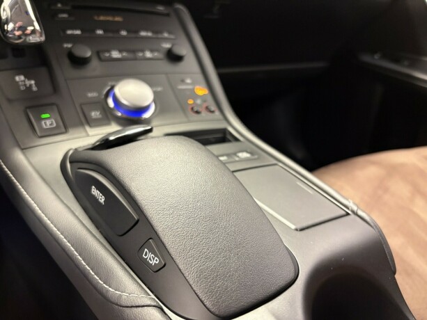 lexus-ct200h-bensin-2012-big-14