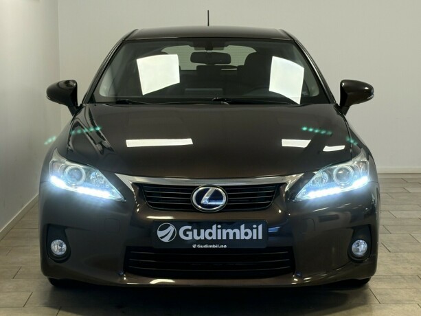 lexus-ct200h-bensin-2012-big-2