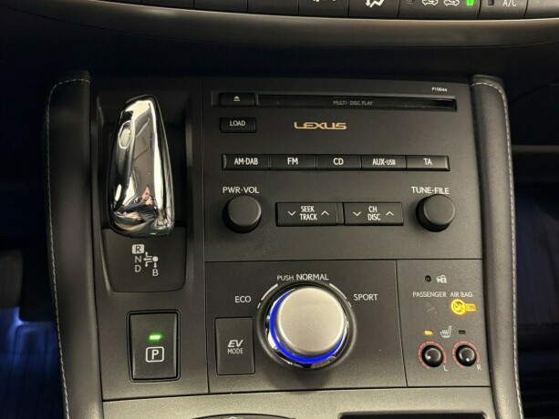 lexus-ct200h-bensin-2012-big-11