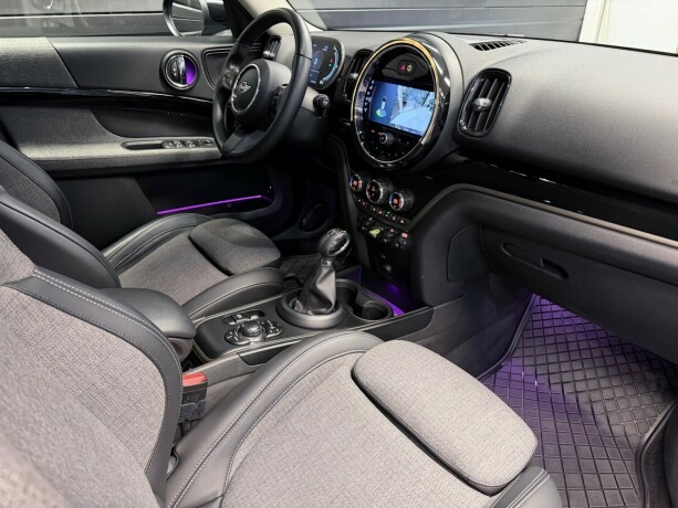 mini-countryman-elektrisitetbensin-2023-big-16