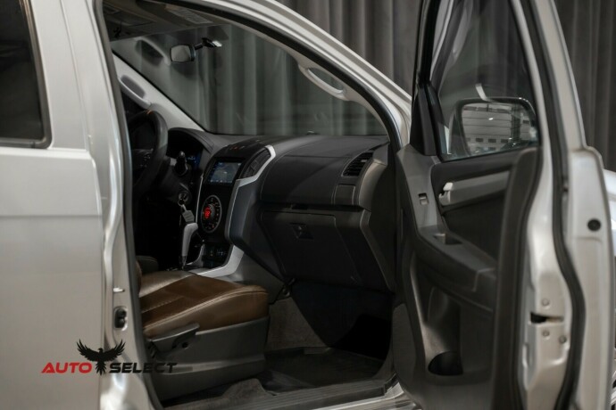 isuzu-d-max-diesel-2013-big-17