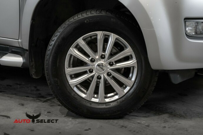 isuzu-d-max-diesel-2013-big-2