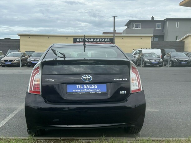 toyota-prius-elektrisitetbensin-2013-big-4