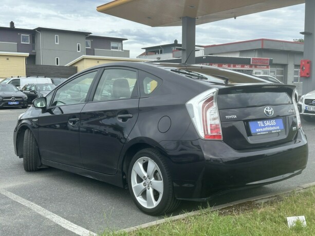 toyota-prius-elektrisitetbensin-2013-big-5