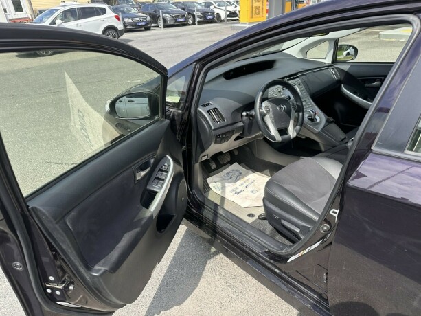 toyota-prius-elektrisitetbensin-2013-big-8