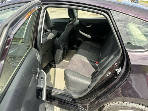 toyota-prius-elektrisitetbensin-2013-big-12