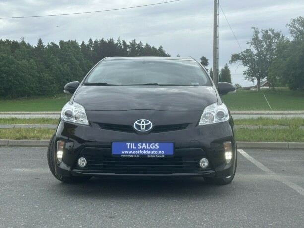 toyota-prius-elektrisitetbensin-2013-big-1