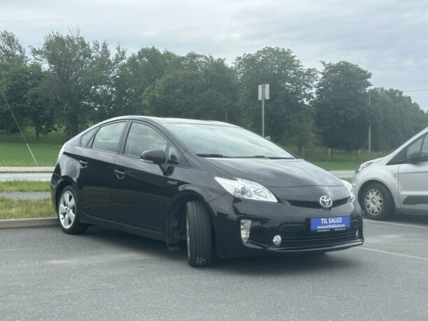 toyota-prius-elektrisitetbensin-2013-big-2