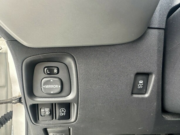 toyota-aygo-bensin-2014-big-14