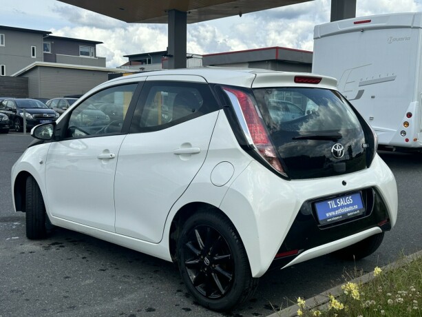 toyota-aygo-bensin-2014-big-5