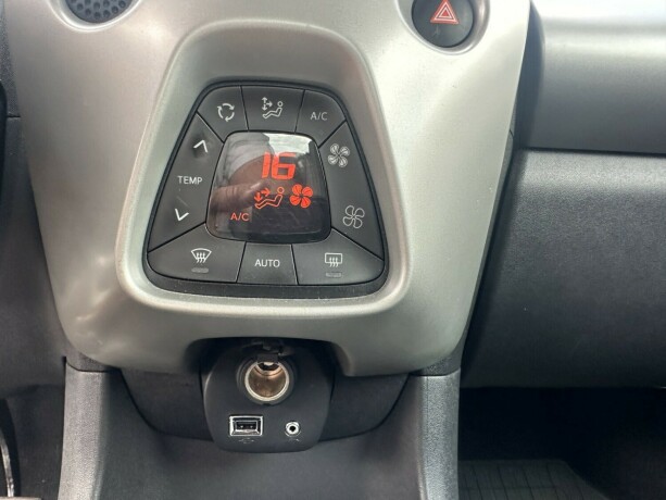 toyota-aygo-bensin-2014-big-12