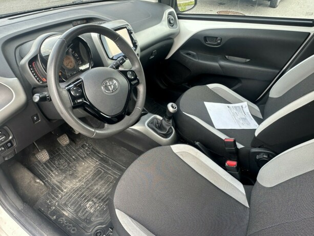 toyota-aygo-bensin-2014-big-6