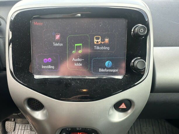 toyota-aygo-bensin-2014-big-9