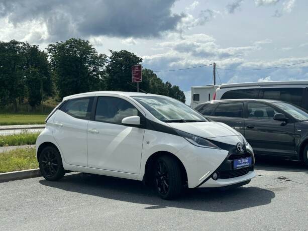 toyota-aygo-bensin-2014-big-2