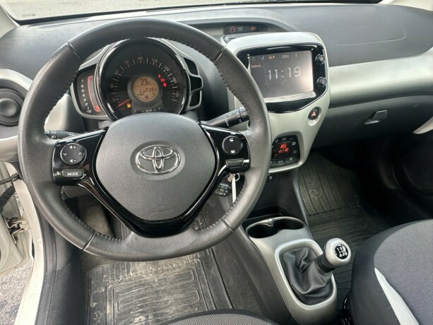 toyota-aygo-bensin-2014-big-7