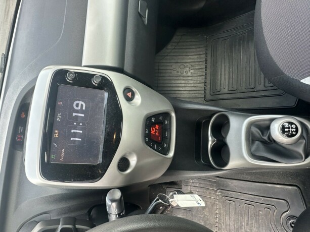 toyota-aygo-bensin-2014-big-13