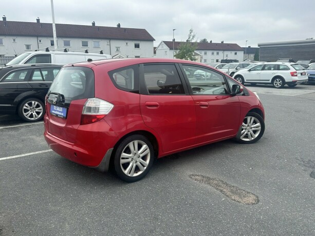 honda-jazz-bensin-2009-big-3