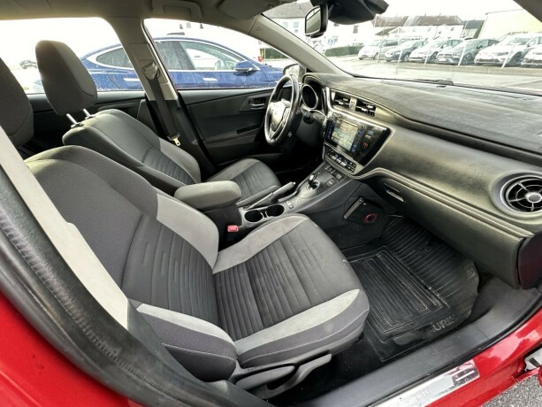 toyota-auris-elektrisitetbensin-2016-big-9