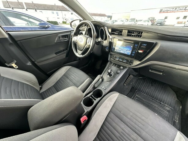 toyota-auris-elektrisitetbensin-2016-big-10