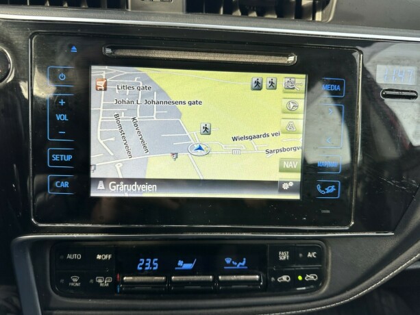 toyota-auris-elektrisitetbensin-2016-big-11