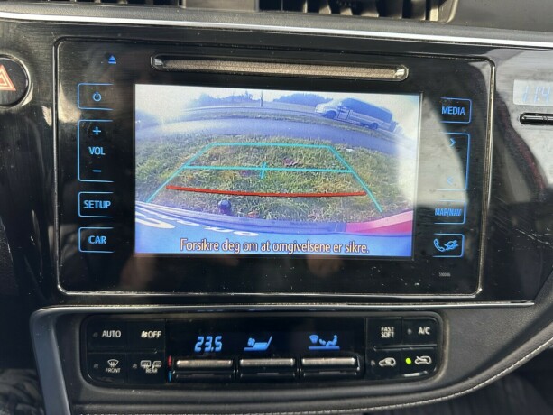 toyota-auris-elektrisitetbensin-2016-big-12