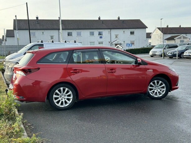 toyota-auris-elektrisitetbensin-2016-big-3