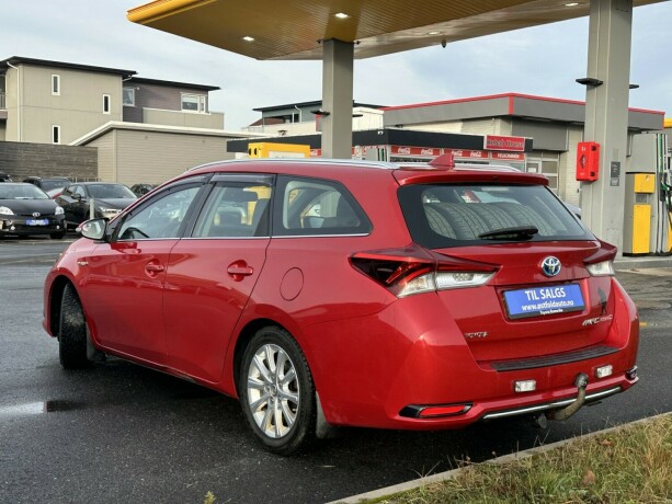toyota-auris-elektrisitetbensin-2016-big-5