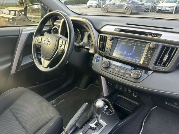 toyota-rav4-elektrisitetbensin-2017-big-8
