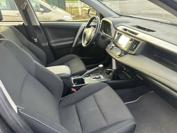 toyota-rav4-elektrisitetbensin-2017-big-10