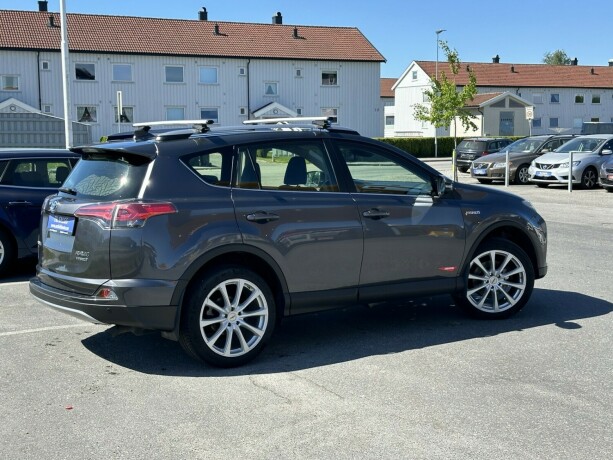 toyota-rav4-elektrisitetbensin-2017-big-3