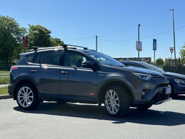 toyota-rav4-elektrisitetbensin-2017-big-2