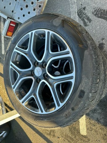 mitsubishi-outlander-elektrisitetbensin-2015-big-9