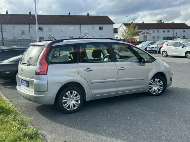 citroen-c4-picasso-diesel-2011-big-3