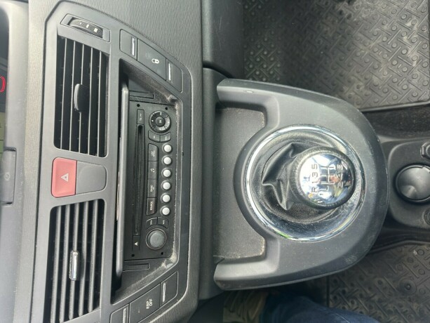 citroen-c4-picasso-diesel-2011-big-10