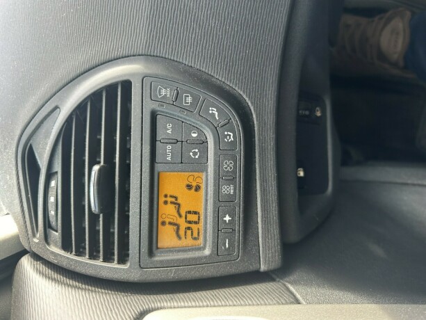 citroen-c4-picasso-diesel-2011-big-12