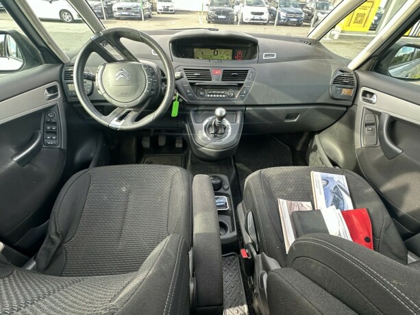 citroen-c4-picasso-diesel-2011-big-6