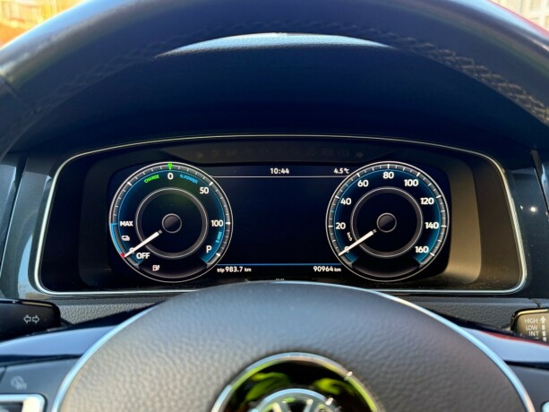 volkswagen-golf-elektrisitet-2020-big-16