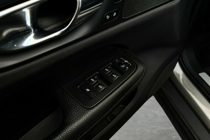 volvo-v60-cross-country-diesel-2019-big-49