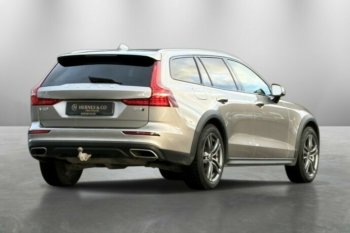 volvo-v60-cross-country-diesel-2019-big-5